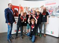 Team "Fanta 6" aus Enger setzt sich durch 02.06.2016 zdi-roboterwettbewerb 2016: Regionalwettbewerb Robot-Game an der FH Bielefeld. Zwölf Schülerteams trafen sich am 1.