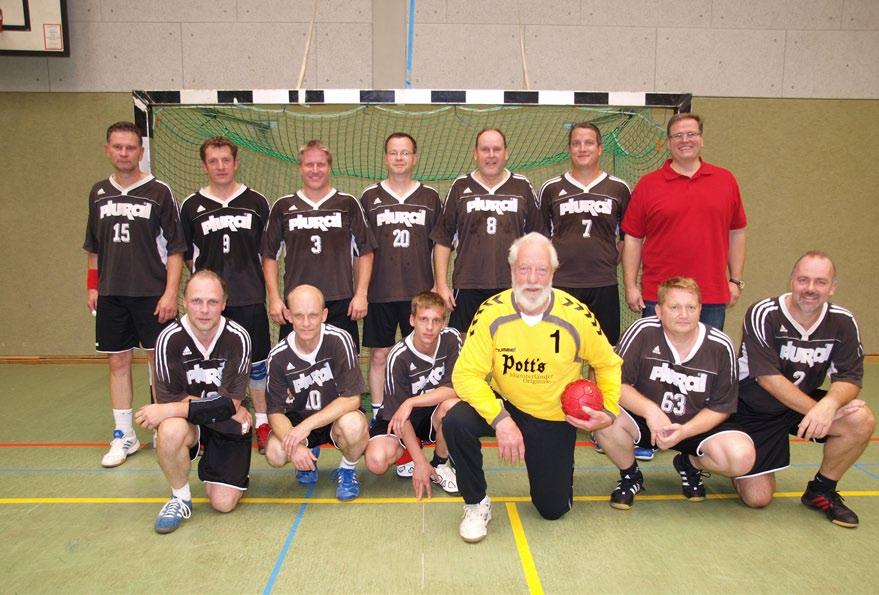 Hinten, von links: Rüdiger Gaul, Roland Gruchel, Ralf Flagmeier, Bernd Wagenführer, Frank Wernecke, Timo Klack, Lars Wellerdiek; vorne: Thomas