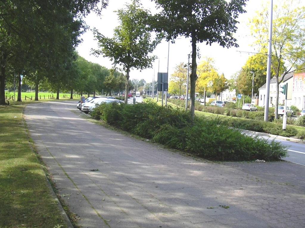 Parkplätze wurden außerhalb des historischen Stadtkerns an der Hafenstraße, der westlichen