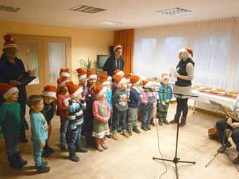 Im Anschluss hat der Kindergarten Pusteblume die Gäste mit einem kleinen Weihnachtsprogramm überrascht.