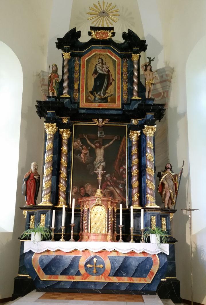 Bald nach 1700 schuf der Duderstädter Meister Andreas Georg Kersten zwei prächtige Barockfiguren: Maria als Köni gin und Josef. Die Josefsfigur war für die benachbarte Josefs-Kapelle be stimmt.