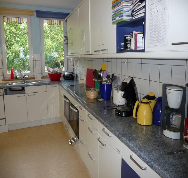 Flächenreinigung und desinfektion in Küchen Die Fußböden im Küchenbereich sind täglich zu reinigen.