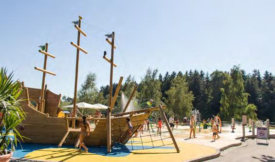 Firmenreport Geschäftsführerin Silke Holzner (kleines Bild) eröffnete Mitte August zusammen mit Ehrengästen die neue Wasserspielwelt Pirateninsel im Bayern-Park in Reisbach.