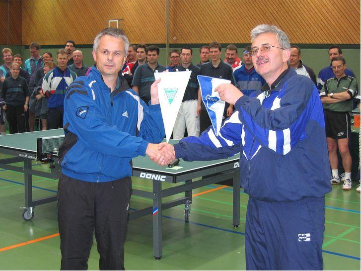 2005: 50 Jahre Tischtennisabteilung VfL Herrenberg Die Mitglieder und ehemalige Spieler, Funktionäre usw. feiern. Die Verwirklichung der SG ist an den Gremien des TTVWH gescheitert.