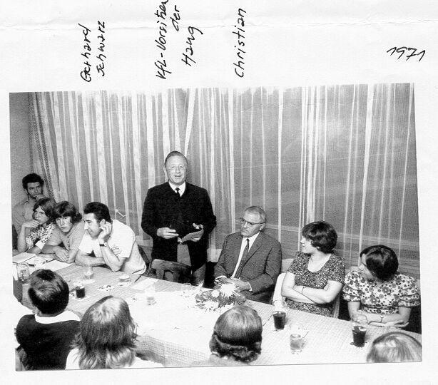 von links: Jochen Pärisch, Eberhard Kern, Dieter Leyrer, Gerhard Schwarz, stehend Karl Haug langjähriger Vorstand des VfL und jetziges Ehrenvorstandsmitglied, daneben Christian Jung 1972: Die