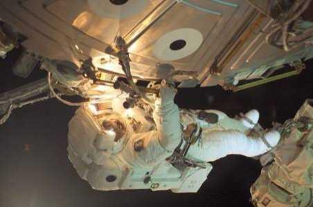 1.Allgemeines zur ISS Die internationale Raumstation ISS (engl. International Space Station) ist in internationaler Kooperation entstanden. Früher hieß die Raumstation Alpha.