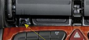 Beschreibung Diese Autoradio-Einbaublende wird für den Einbau eines Autoradios nach Doppel DIN-Norm benötigt. Mercedes C Klasse (W203) ab 09.
