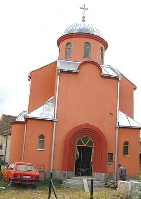 Да тако не би и остало, у Раденковићу су још пре више од 15 година иницирали акцију изградње месне цркве. Недуго након тога, градња је почела, а сада се овај храм налази у завршној фази.