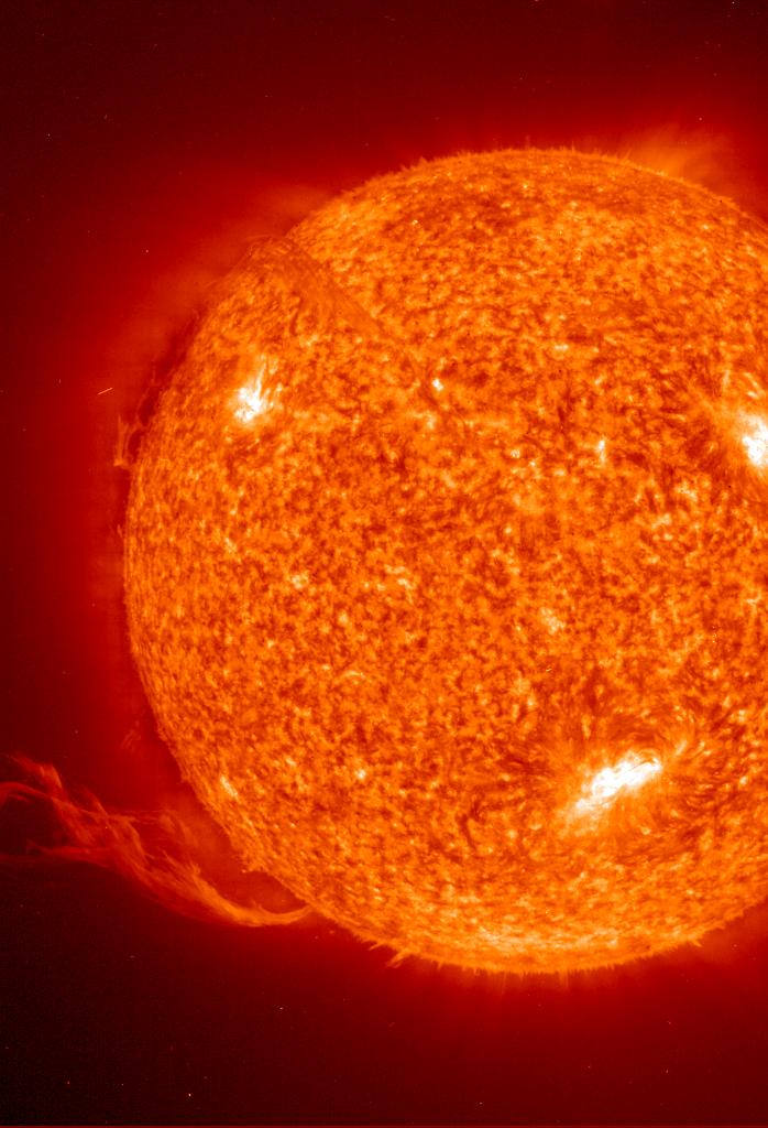 1.1 Fusionsreaktor Sonne Alter: 4,7 10 9 a Radius R: 6,96 10 5 km Masse m: 2,0 10 30 kg Stoffe: 80 % H 2 20 % He 0,1 % andere Elemente Kerndruck p: Kerntemperatur T: Fusionsprozess: 200 Mrd.