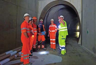 6 Bericht Bauarbeiten GIESSBACH-SICHERHEITSSTOLLEN IST IM ROHBAU FERTIG Auf die Tunnelbauer folgen jetzt die Techniker An der A8 am Brienzersee rückt nun auch beim dritten Rettungsstollen das Ende