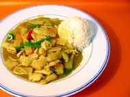 14 咖喱鸡肉 ( 微辣 ) Hühnerfleisch mit Curry und Gemüse (scharf)