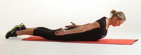 Wirbelsäule: Stärkungs-Übungen Rücken Heuschrecke (halbe) Salabhasana Fokus obere Rückenmuskulatur Wichtig: Bauchnabel nach innen ziehen,
