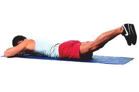 Wirbelsäule. Alternative Fokus untere Rückenmuskulatur / Gesäss: Beine gestreckt anheben, Bauchnabel nach innen ziehen.