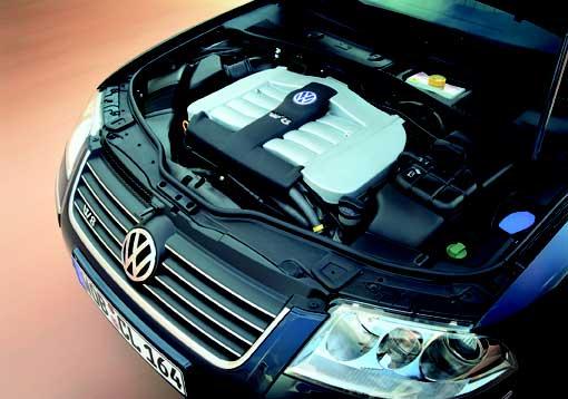 Das Motormanagement Motronic des W8-Motors ermöglicht eine hohe Motorleistung bei geringem Kraftstoffverbrauch durch Anpassung an alle Betriebszustände.