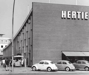 Warum eigentlich hat man das ehemalige Hertie-Ge- Die neue Markthalle: ein weiterer Anziehungspunkt am Nordkopf. Raum 18 19 bäude nicht komplett abgerissen?