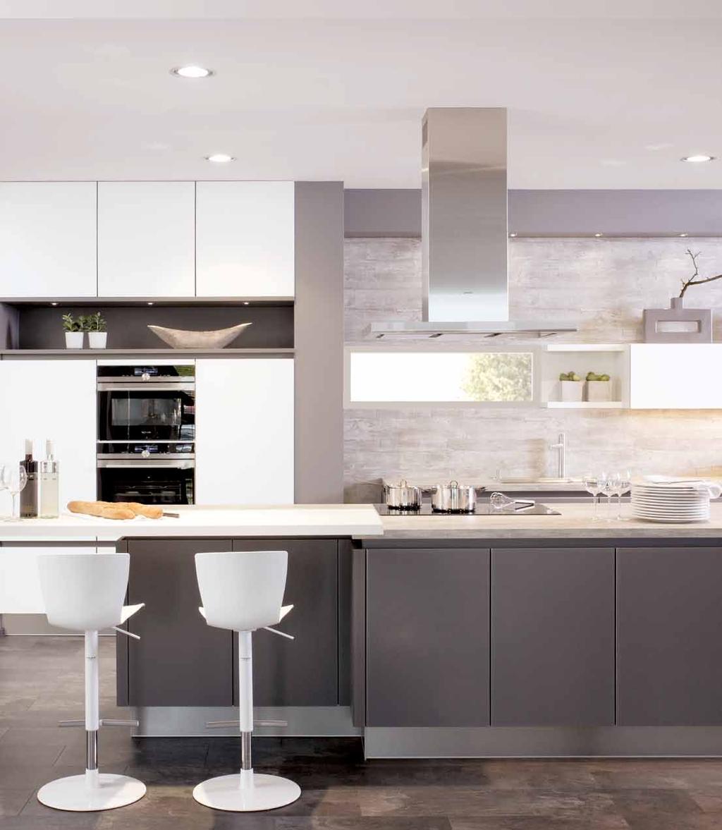 Stilsicher Küche X-Velluto Onyxgrau, kombiniert mit Weiß Alle Küchen ohne Armatur, Beleuchtung und Dekoration. Alle Maße sind Circa-Maße.