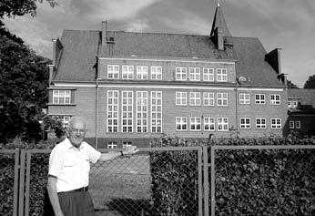 Zum 1. Januar 1933 wurde mein Vater nach Saalfeld an die dortige Volksschule versetzt, wo ich auch meine schulische Laufbahn begonnen habe.