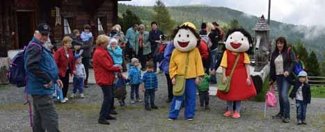 zum Murmeltiergehege und vielen liebevoll angelegten Plätzen mit den Heidi Figuren, die zum Verweilen einladen, durften