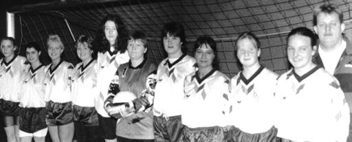 Fußball Damen 72 50 Jahre SUS Steenfelde e.v. Fußball Damen 1997 Mit Begeisterung dabei war die Damenfußballmannschaft von Steenfelde bei den Hallenkreismeisterschaften im März 1997.