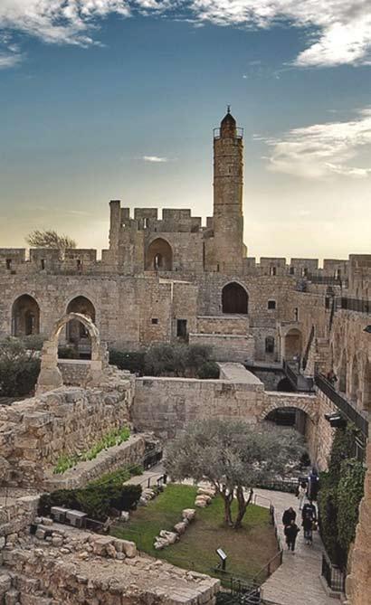 Erster Höhepunkt ist der Besuch des Tempelberges, wo sich die Al- Aqsa-Moschee und der Felsendom, das wichtigste islamische Bauwerk Jerusalems, befinden.