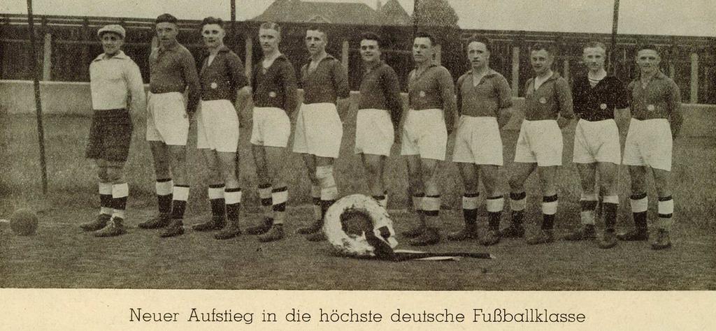 Zur Spielzeit 1933/34 wurden dann sechzehn Gauligen eingeführt, die bis 1945 die höchste Leistungsstufe im deutschen Fußball darstellten, eine dieser Spielklassen war die Gauliga Niederrhein.