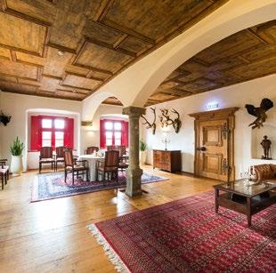 STANDESGEMÄSSER RAHMEN FÜR BESONDERE GÄSTE Pfanngauer-Saal Beeindrucken Sie Ihre Gäste mit dem charmanten historischen Ambiente im wunderschönen Mauergewölbe,