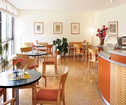 Das Kursana Domizil Greifswald bietet Ihnen allen Komfort direkt im Haus: Friseur, Kosmetikstudio und Fußpflege, das Café Bernstein, eine Schneiderstube und einen Blumenladen.