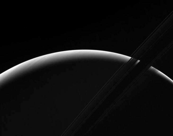 Abb. 3 Seitlicher Blick auf Saturn vom 30. Juni.