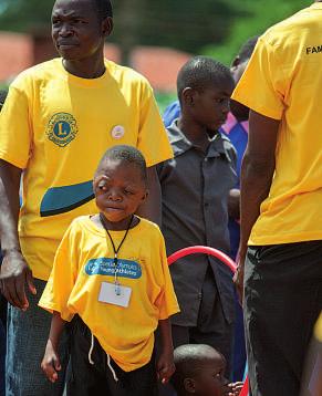 INTERNATIONAL LCIF VIEL FREUDE UND INKLUSION Das CIVO Stadion in Lilongwe, Malawi, war von Freudenrufen und Getöse erfüllt, kurz bevor das African Leaders Forum on Disability (das afrikanische