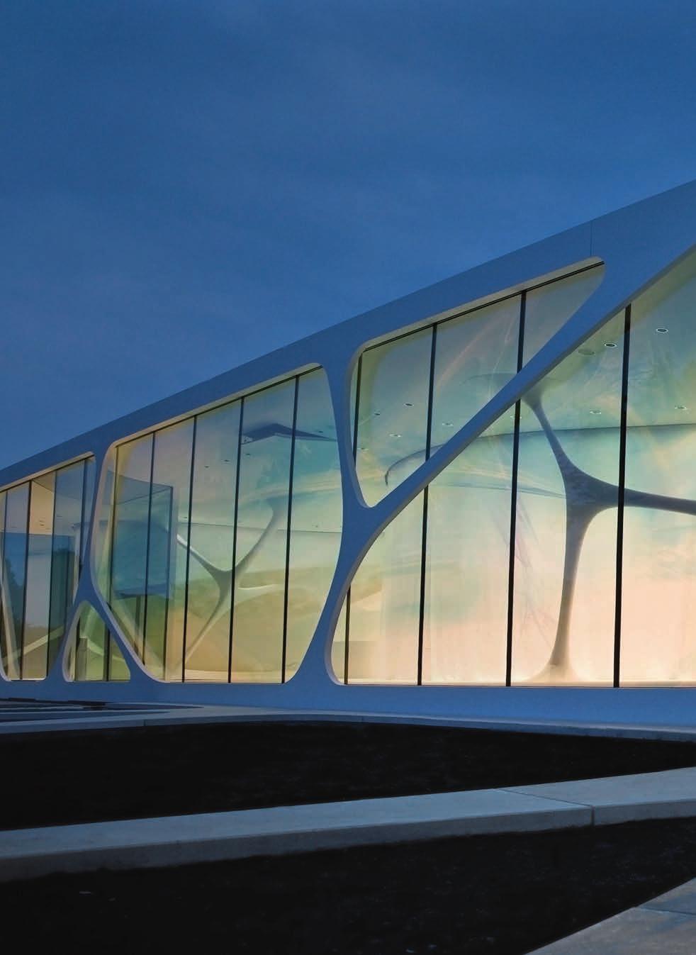 Der LEONARDO glass cube, das vielfach ausgezeichnete Markengebäude mit internationalen Awards für Architektur und Design am Firmensitz in Bad Driburg.