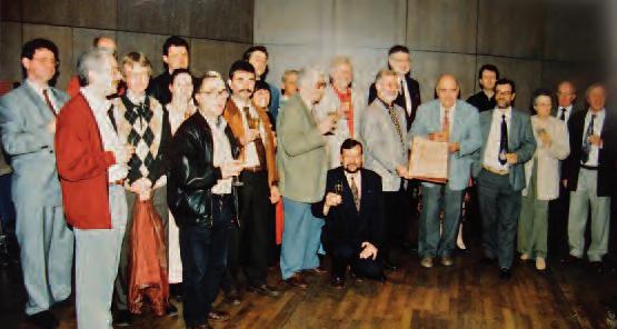 *21 1991 wird vom Schwingenstein Verlag, München Das große Buch der Zupforchester herausgegeben, mit ca. 830 Seiten und 700 Fotografien von Zupforchestern oder Spielgruppen.