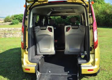 Park-Pilot hinten Audio-System mit Bluetooth Schiebetüren links und rechts Umbau durch Rollstuhlumbau mit Heckausschnitt Rampe klappbar Zwei Drehklappsitze in 3.