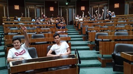 Besuch im Parlament Sind 2 Monate Ferien genug oder sollten es