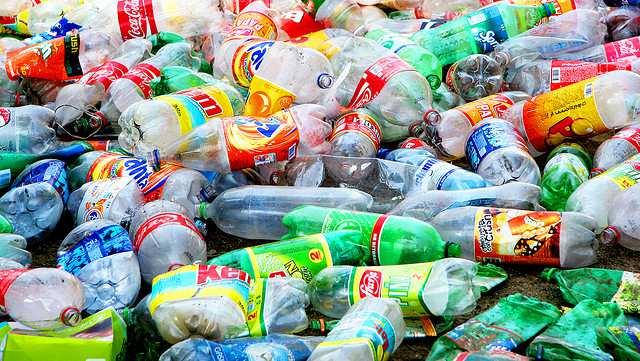 Recycling von PET-Flaschen Projekt-Zusammenfassung: Unsere Grundidee war, dass nicht immer alle PET-Flaschen recycelt werden können.