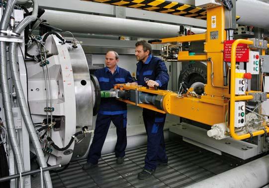 Anlagentechnik Die MTU-Triebwerksspezialisten in München verfügen über vier Reibschweißmaschinen darunter die präziseste Anlage der Welt: Die Hochpräzisionsanlage KUKA RS 1000, die über ein