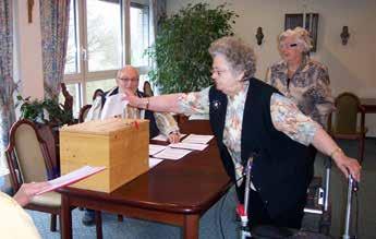 15 Bewohnerbeiratswahl in der Geschwister de Haye schen Stiftung Am 18.03.2014 fand wieder, im 2-Jahresrhythmus, die Wahl des Bewohnerbeirates in unseren Einrichtungen statt.