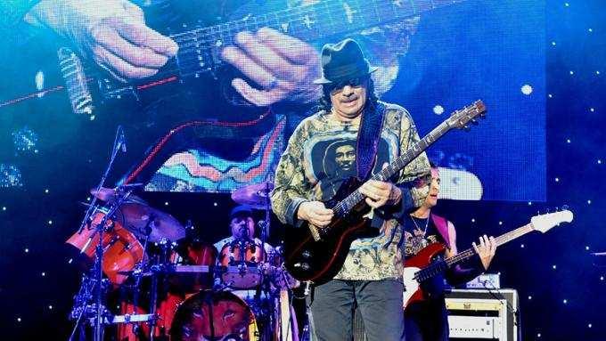 Die Stile, Melodien, E-Gitarren-Soli und -Riffs waren ständig im Fluss und zeigten immer wieder Santanas große Wendigkeit.