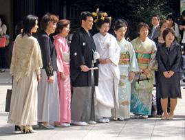 PHILOSOPHISCHE FAKULTÄT Die shintoistische Hochzeit eine echt japanische Trauung? Um 1900 wurde für den Kronprinzen die echte japanische Hochzeit erfunden. Am 10.