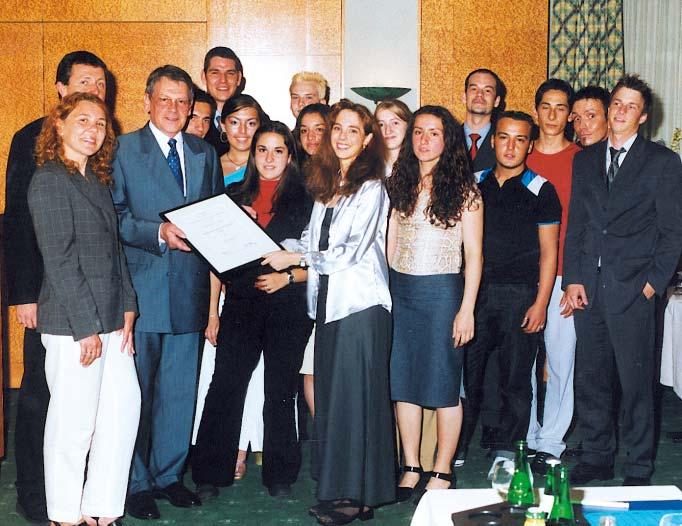 Ausbildung an den Schulen verbessern Der Lions Club Mannheim hat im Herbst 2000 erstmals an Mannheimer Schulen einen Innovationspreis für Wirtschaft ausgeschrieben.