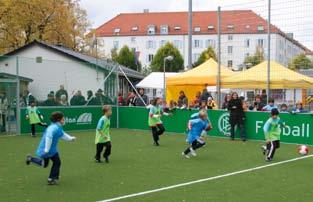 Sport und Freizeit 23. Oktober Zehn fertig gestellte Mini-Spielfelder des Deutschen Fußballbundes (DFB) auf städtischem Grund werden feierlich übergeben.