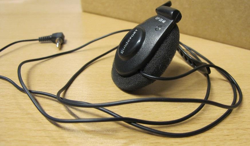 5. Zubehör Damit die Betroffenen einen Ton empfangen können, wird entweder ein Kopfhörer oder eine Induktionsschlinge angeschlossen.