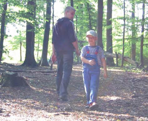 Soziale Kompetenz Im Wald sind die Kinder auf natürliche Art und Weise auf Kooperation angewiesen