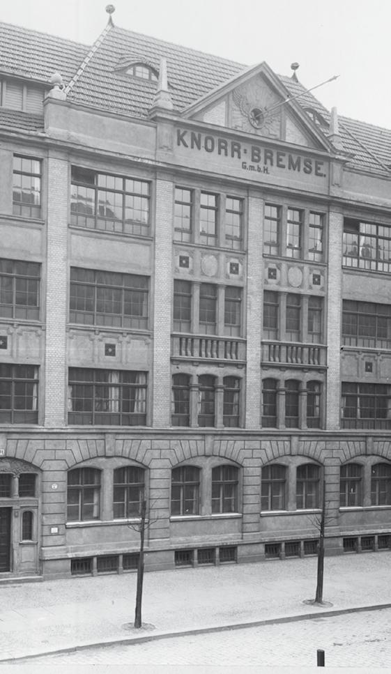 Bereits mit 33 Jahren übernahm Georg Knorr 1893 als neuer Eigentümer eine Firma für Druckluftbremsen, bei der er neun Jahre als Oberingenieur angestellt war: Carpenter & Schulze in Berlin.