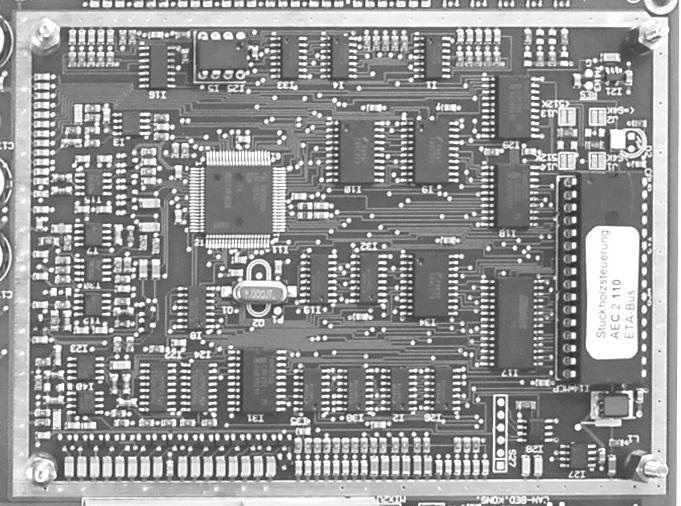 Platine bei SH Kessel Rändelmuttern lösen, Deckel abnehmen EPROM entnehmen Das EPROM vorsichtig mit einer EPROM Zange oder einem kleinen