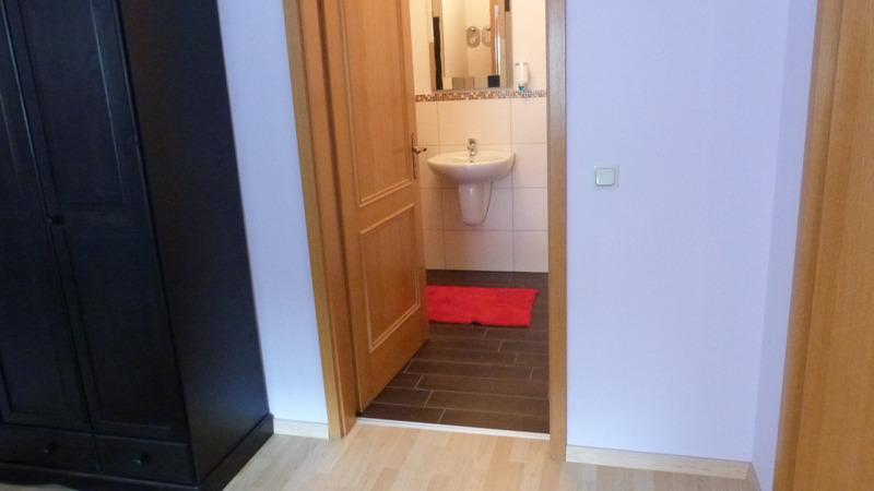 Sanitärraum zur Ferienwohnung "London" Waschbecken Dusche Toilette Tür zum Sanitärraum Der Sanitärraum gehört zu: Ferienwohnung