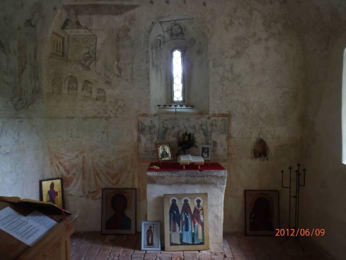 Jetzt geht es hoch nach Kirnbach und weiter nach Großschönach. Vor Großschönach gehe ich nach links in Richtung Ramsberg mit St. Wendelin. Im Wald ist neben dem Weg eine kleine private Lourdes-Grotte.