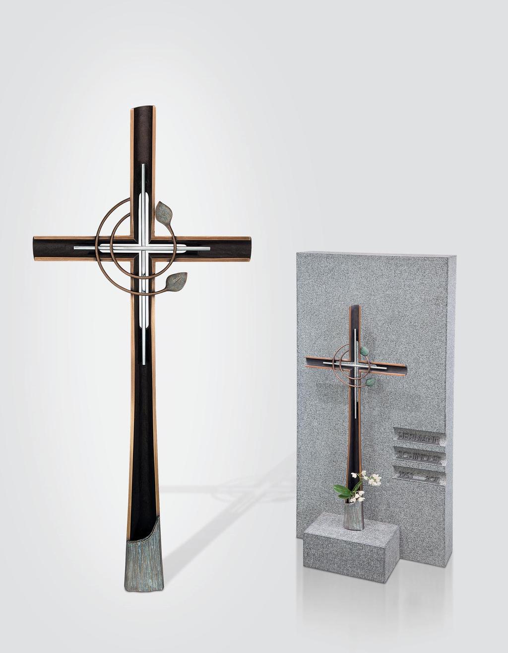 Nr. 60238 Bronze/ Edelstahl 91x40x7 cm Im unteren Teil des Kreuzes kann eine Vase eingestellt