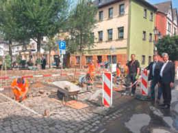 Ulmen - 15 - Ausgabe 35/2017 Maroder Parkplatz wird wieder instand gesetzt Angehende Straßenwärter des LandesBetrieb Mobilität Rheinland Pfalz (LBM RP) werden in der überbetrieblichen