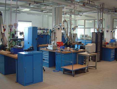 Neubau mit modernen Laboratorien für Chemische