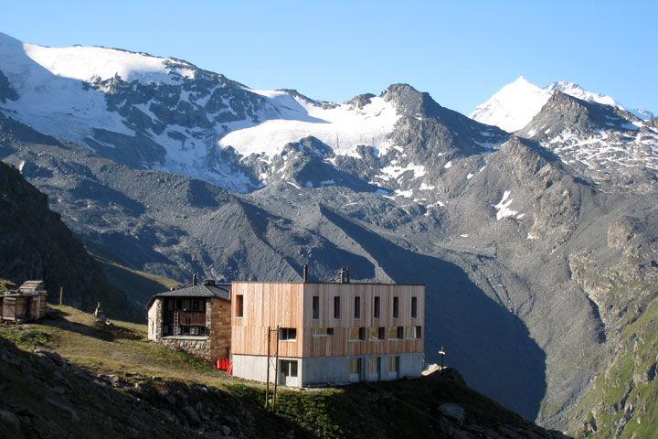 Etappe 2.2.5 : Britanniahütte - Täschhütte Heute steht wieder eine Bergtour auf dem Programm.